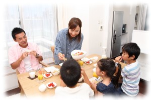 家族の食卓風景